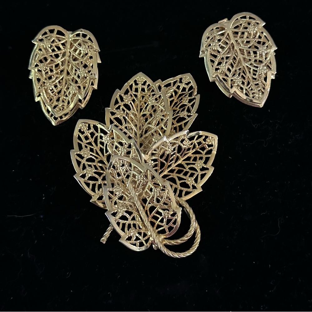 Elegant Gold Leaf Jewelry Set by Judy Lee